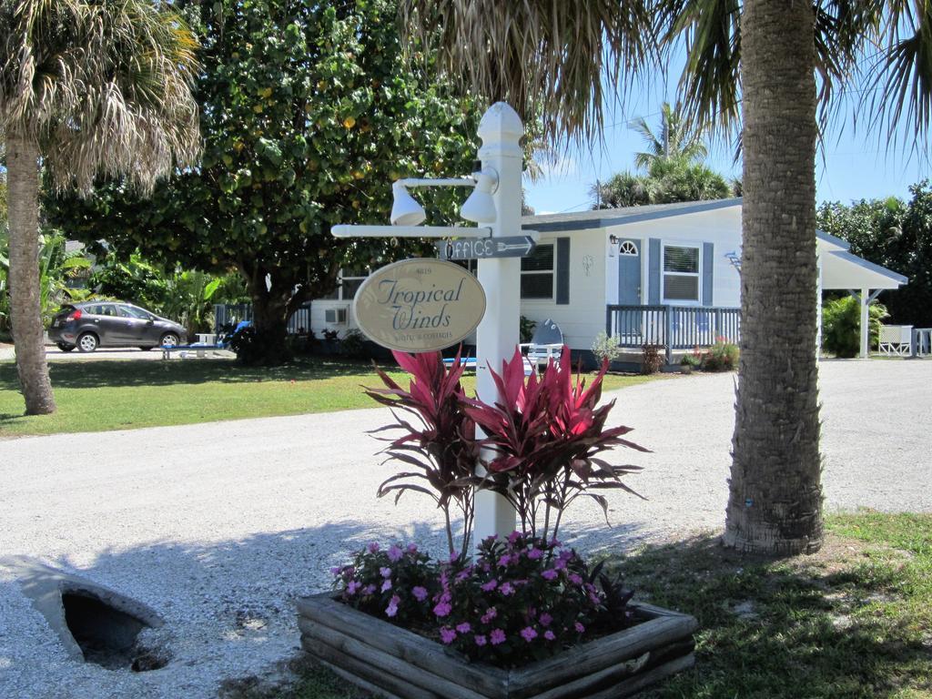 Tropical Winds Beachfront Motel And Cottages Санибел Екстериор снимка