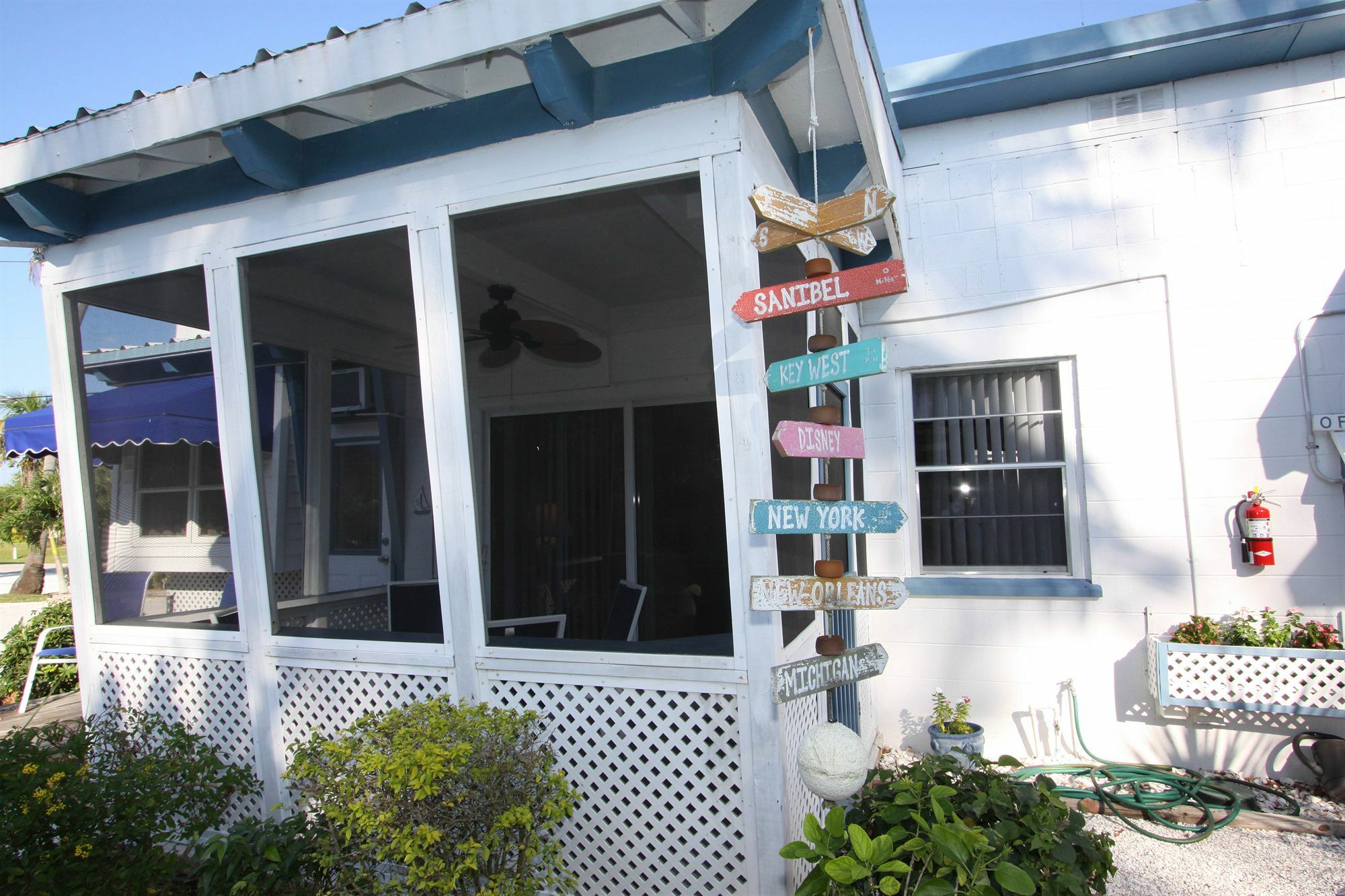 Tropical Winds Beachfront Motel And Cottages Санибел Екстериор снимка