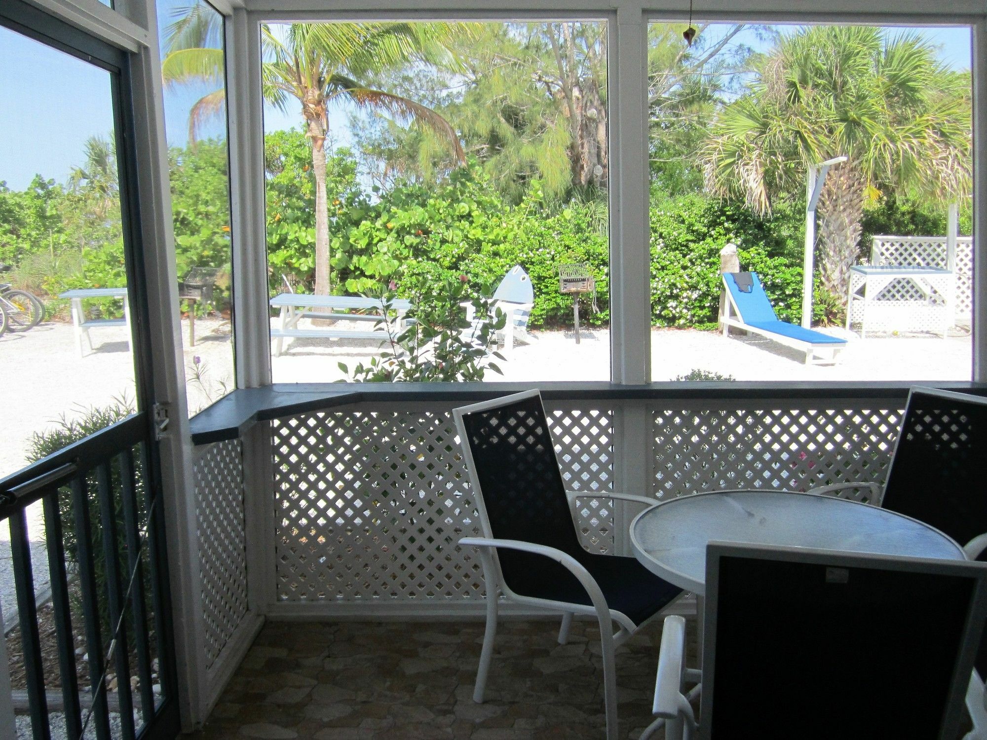 Tropical Winds Beachfront Motel And Cottages Санибел Екстериор снимка